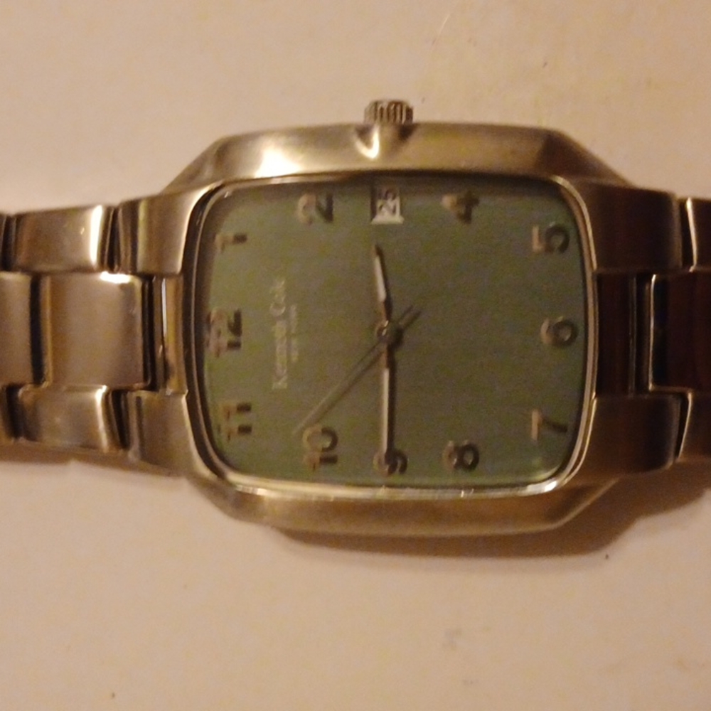 WOMAN'S KENNETH COLE NEW YORK WATCH